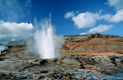 Geyser (from the Icelandic geysa, ‘to gush’). Geysir eruption, 2000. Source: D. Schweitzer